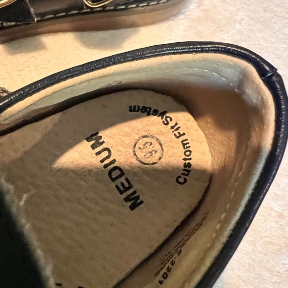 Navy Footmates Size 9.5 - Picture 3 of 4